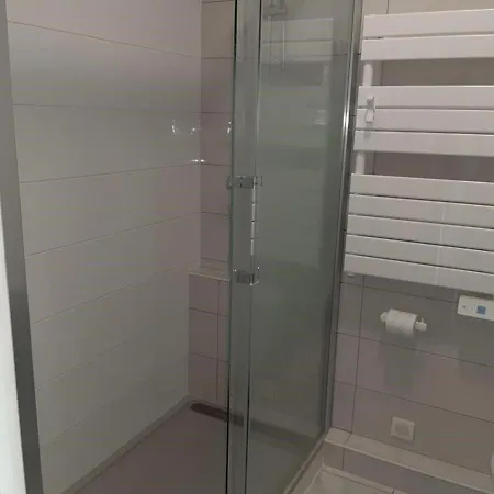 Aux Sables-d'olonne: Et Commerces A Proximite - Fr-1-92-902 Apartment *