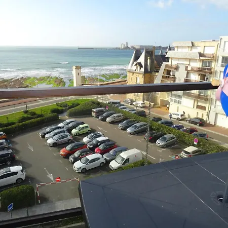 Apartment Aux Sables-d'olonne: Et Commerces A Proximite - Fr-1-92-902 Les Sables-d'Olonne