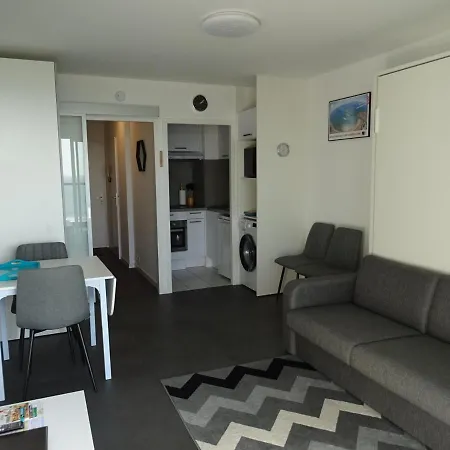 Apartment Aux Sables-d'olonne: Et Commerces A Proximite - Fr-1-92-902 Les Sables-d'Olonne